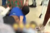 超市推出20万台风扇和空调促销活动，法国民众为抢购在店内互殴，多家超市被迫闭店