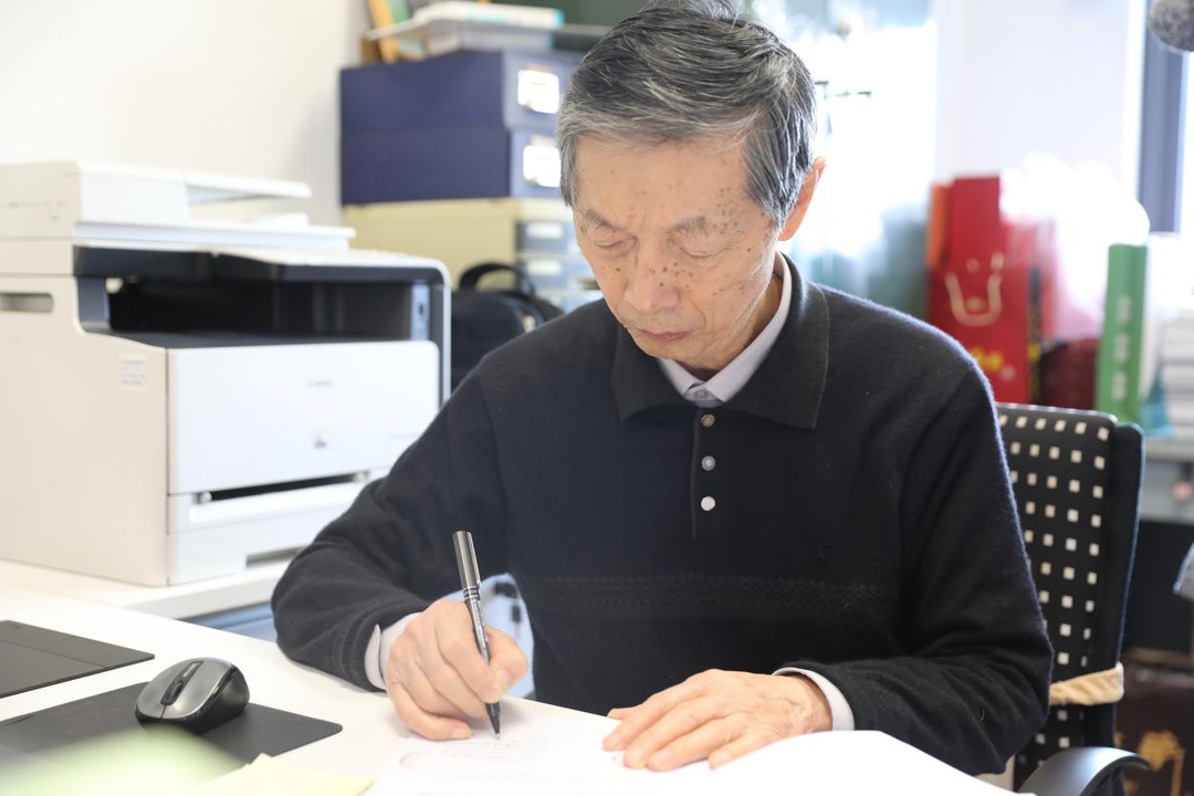 材料科学家陈立泉：在能源电池赛道一生长跑