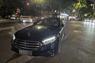 46万元新车到手4小时就故障了！杭州奔驰E300L车主提车当天方向盘连续三次卡死 厂家拒绝退换车 “只需升级软件”