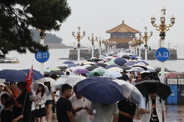 雨中逛栈桥