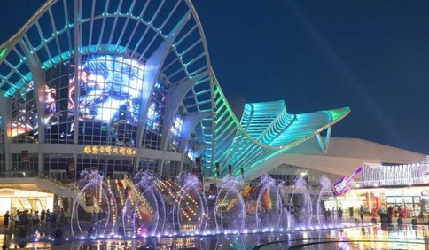 吃喝玩乐购！快来青岛西海岸新区金沙滩啤酒城体验“凤凰FUN肆嗨8”主题狂欢季