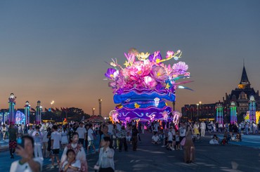 酒城夜色醉游人