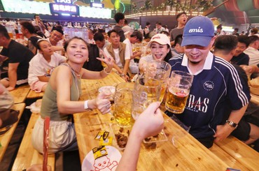 周末啤酒城“哈”出盛夏激情