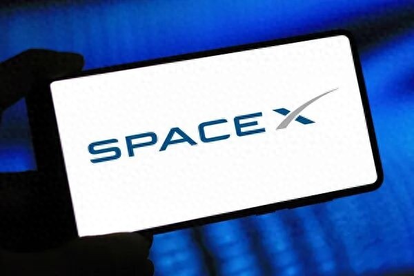 SpaceX将自建天然气发电厂，为得州芯片厂供电，该芯片厂第一阶段预计投资168亿美元