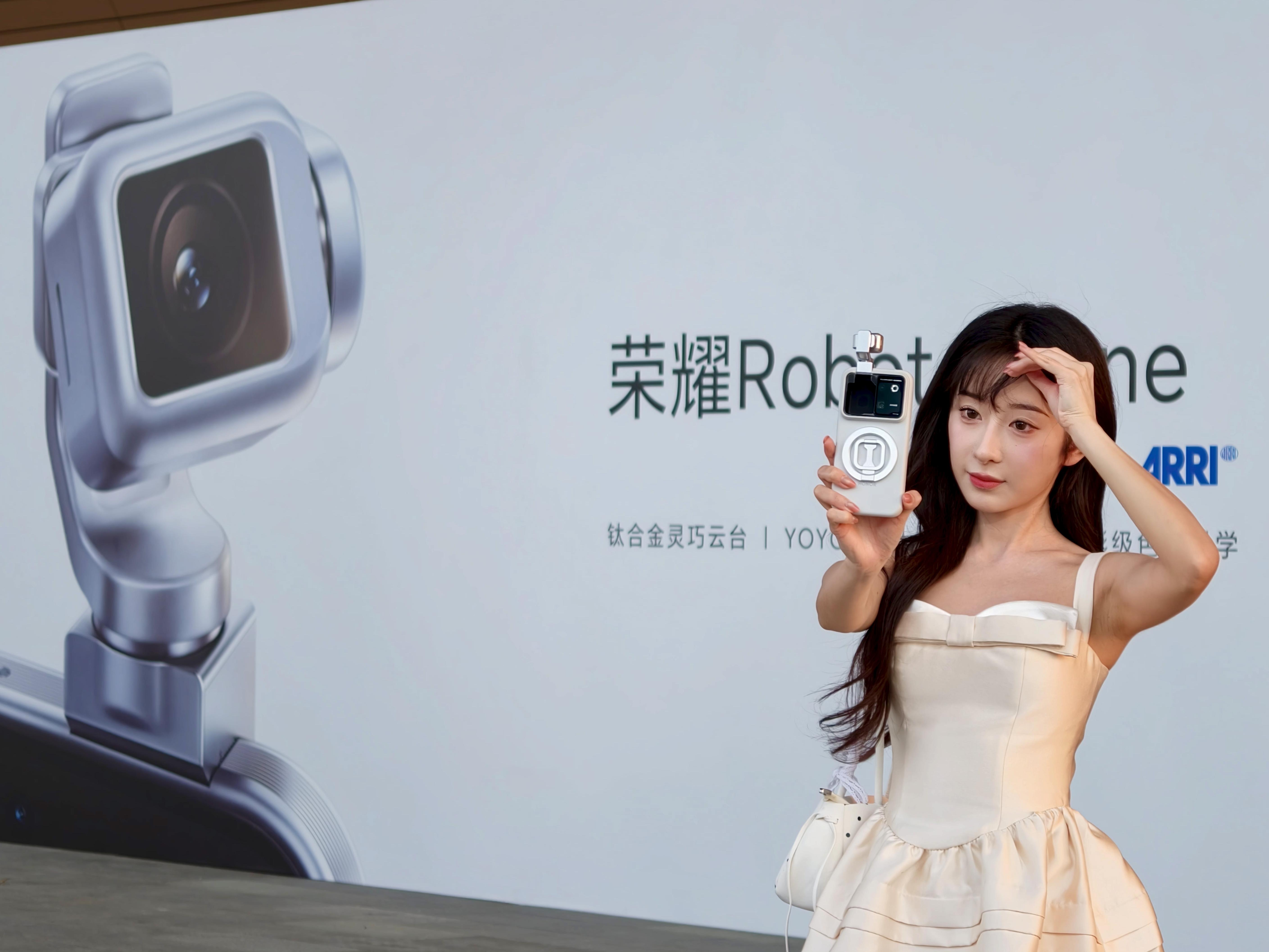 全球首款机器人手机荣耀Robot Phone发布