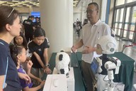 2026世界机器人大会｜“飞燕”养老机器人出圈：从展台走向康养实景