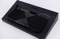 黄仁勋签名的RTX Pro 6000显卡拍出5.7万美元，接近估价十倍
