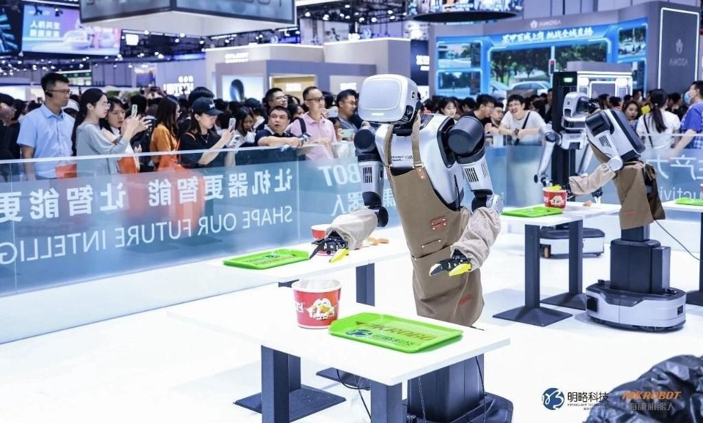 明略科技携手海康机器人亮相  正式布局具身智能赛道