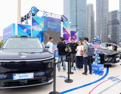 斑马智能发布端模型AutoOmni2.0