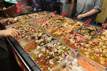 美食街人气十足