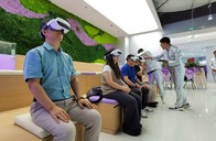 VR眼镜、律动椅、智能戒指，AI健康生活方式体验馆亮相北京