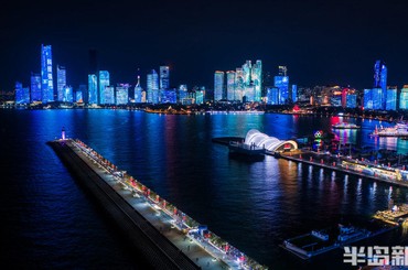 国庆假期浮山湾推出“科技强国”主题灯光秀
