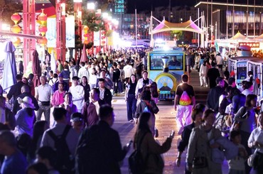 奥帆中心夜游人海如潮