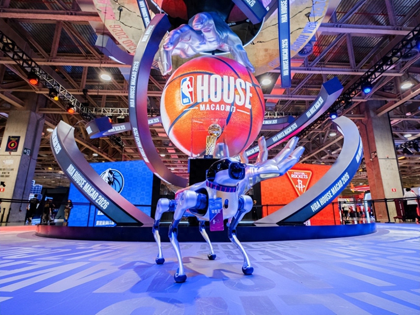 高德成为NBA中国赛官方合作伙伴，机器狗途途上岗NBA House
