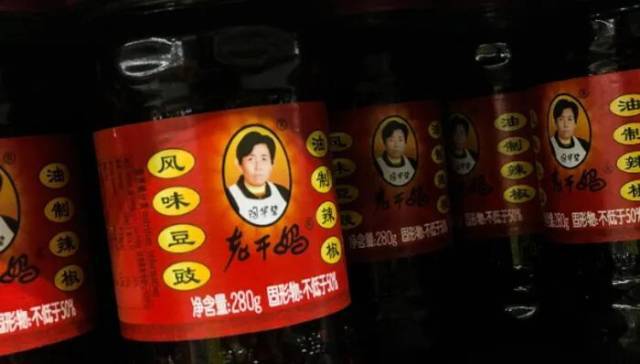 “79岁老干妈陶华碧用AI一年赚54亿”冲上热搜，营收创新高