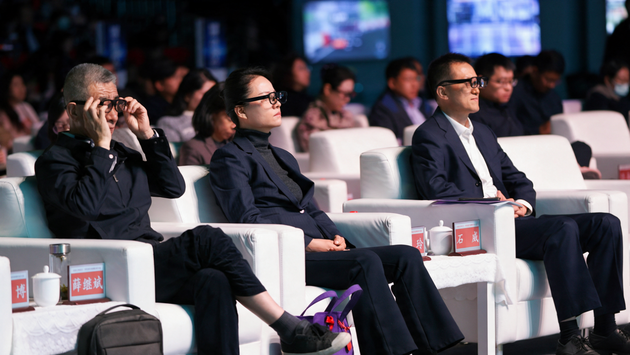 未来游戏电竞科技大会启用AR实时翻译系统