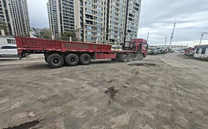 卓越蔚蓝郡旁物流停车场大车扬尘噪声扰民 棘洪滩...