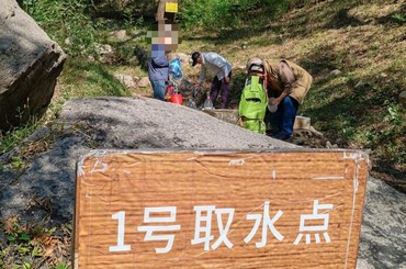登山取泉水又“热”起来！