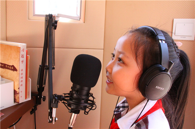 特别的礼物!小学生化身朗读者献礼教师节