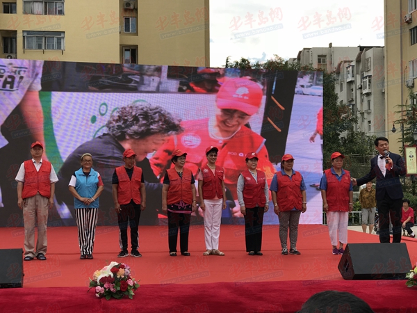 声中拉开序幕,告诉邻居们待人处事的道理和方法;书法爱好者董秉贤先生