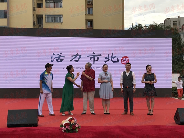 声中拉开序幕,告诉邻居们待人处事的道理和方法;书法爱好者董秉贤先生