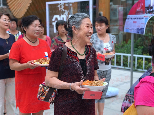 声中拉开序幕,告诉邻居们待人处事的道理和方法;书法爱好者董秉贤先生