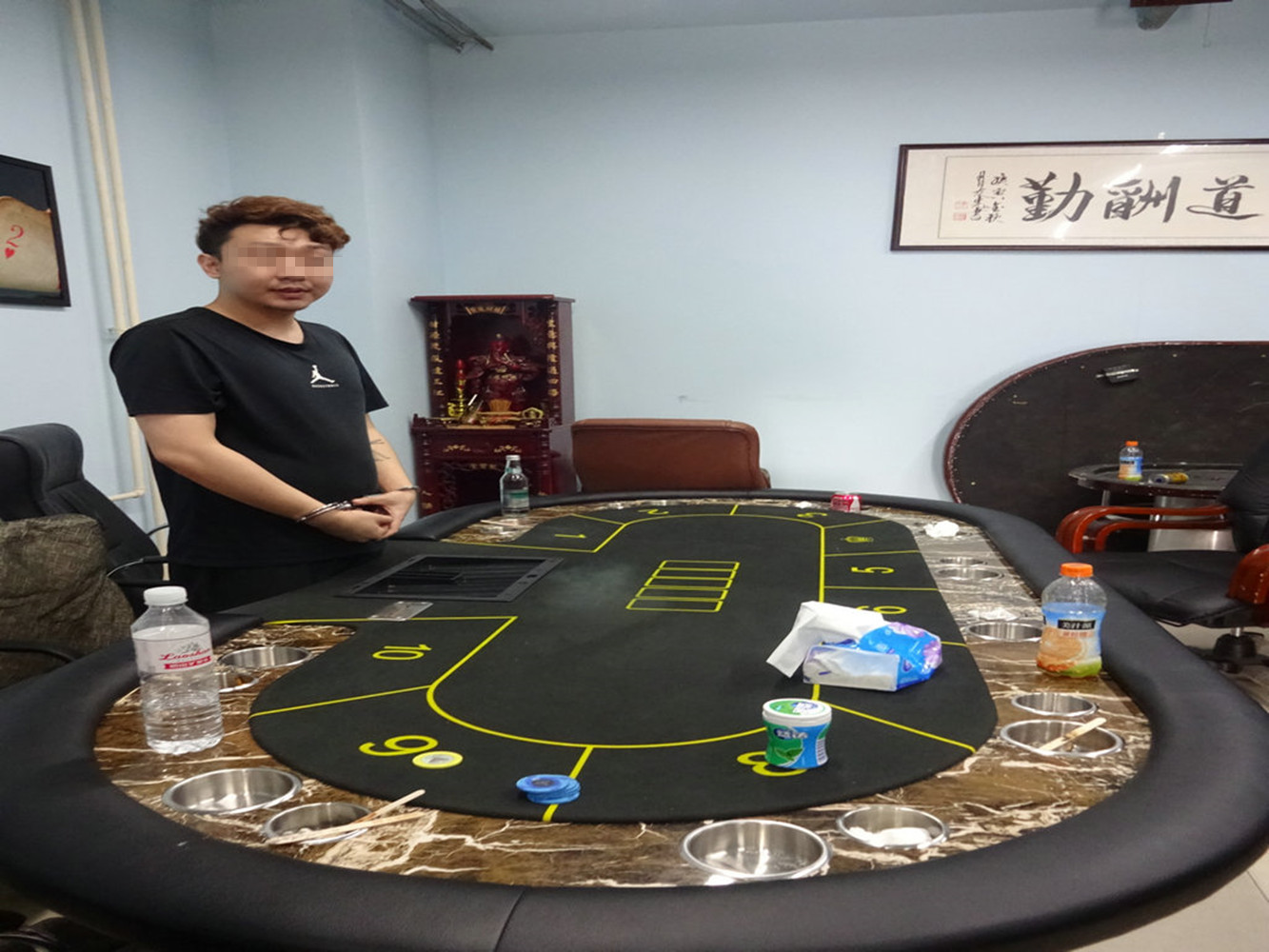 小区里开赌场半月获利30000元洪山坡派出所成功打掉一地下赌场