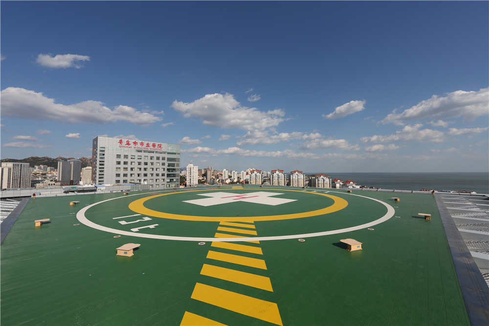 13吨!国内最大起飞重量医院屋面停机坪,在青岛成功进行首次空中救援演