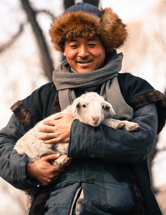 在近日央视热播的《区小队》中齐奎饰演的队长"刘大强"赢得了观众一片