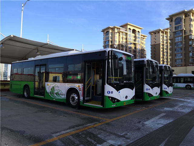 青岛纯电动公交车又添新军驾驶室增设升降玻璃门