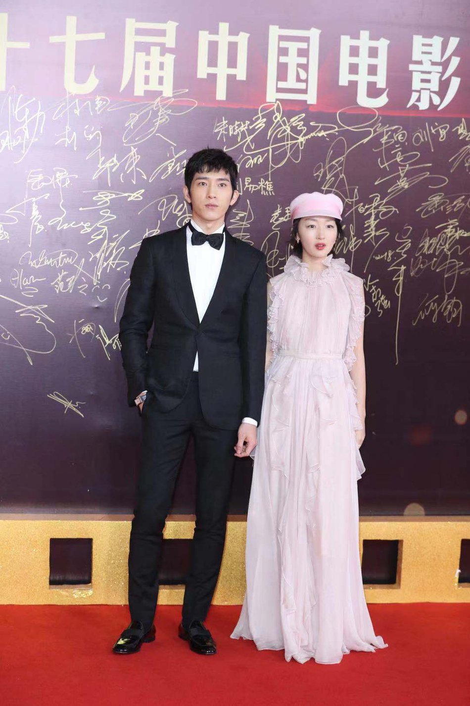 近300位电影人齐聚第17届华表奖红毯星光堪称历年之