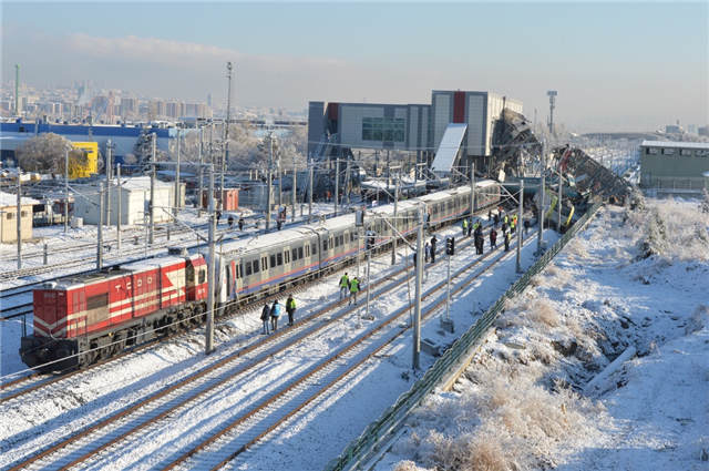 土耳其首都安卡拉一火车站发生撞车事故造成9人死亡47人受伤