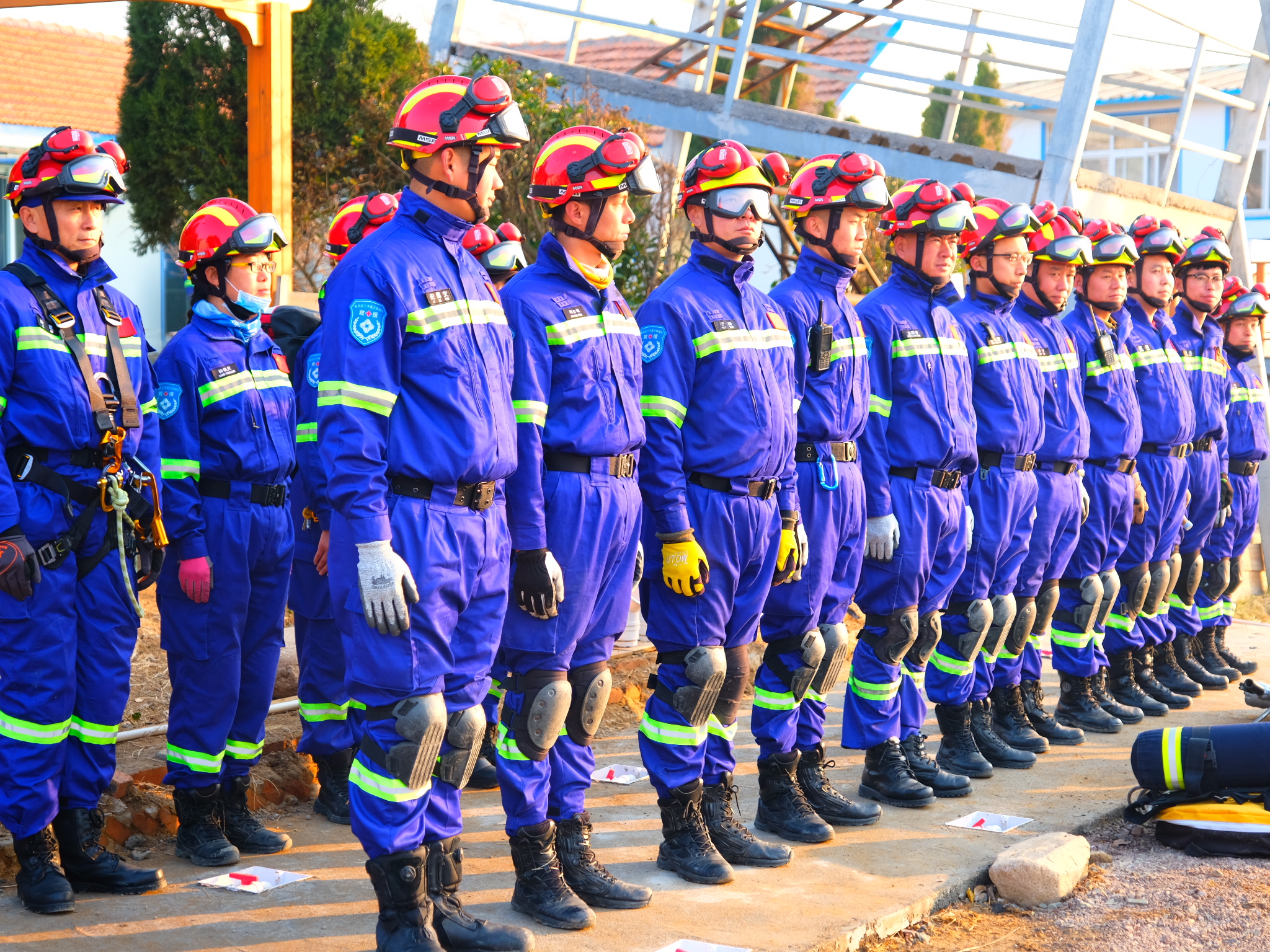 青岛红十字蓝天救援队十年冲在最前线救援人数近千名