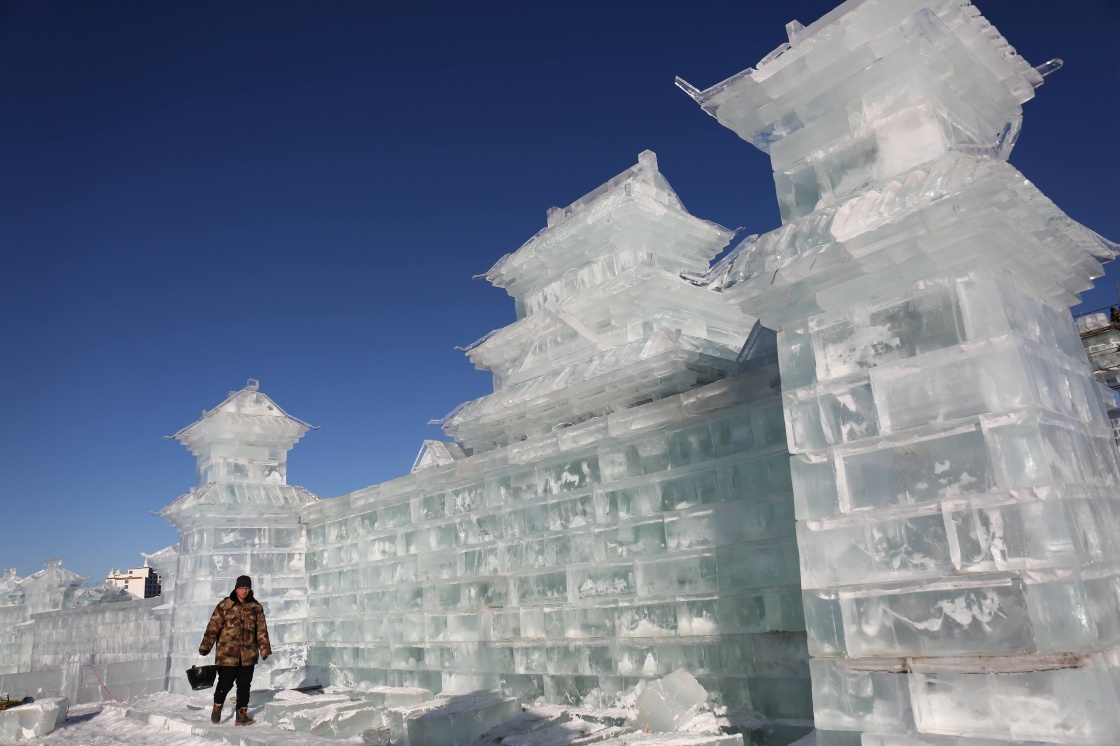 河北丰宁冰雪风情引游人