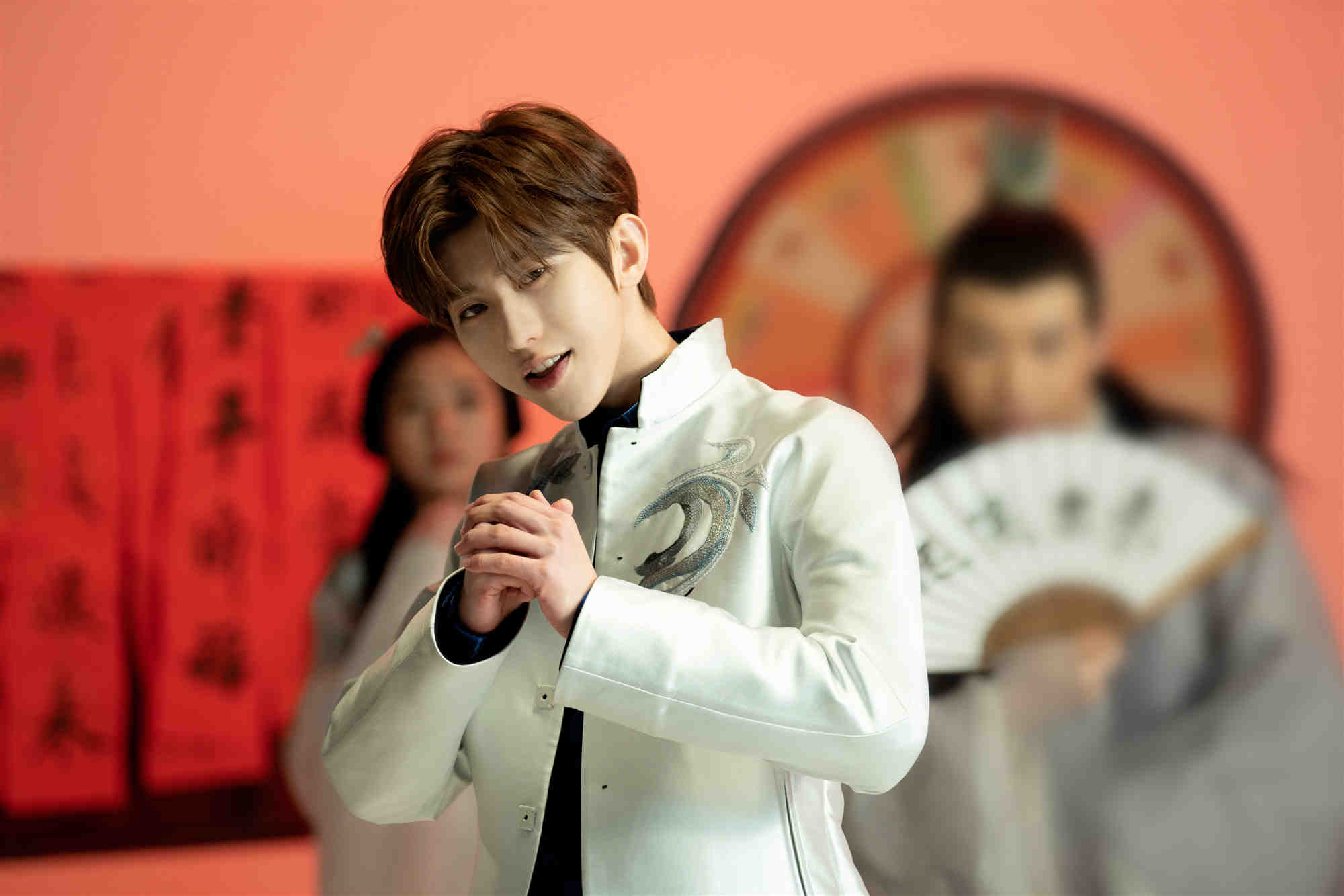 成龙蔡徐坤合唱神探蒲松龄贺岁主题曲