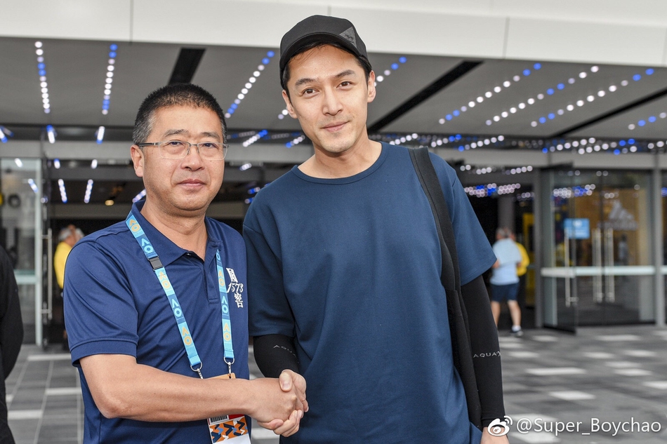 电影《李娜》演姜山?胡歌与陈可辛同行现身澳网