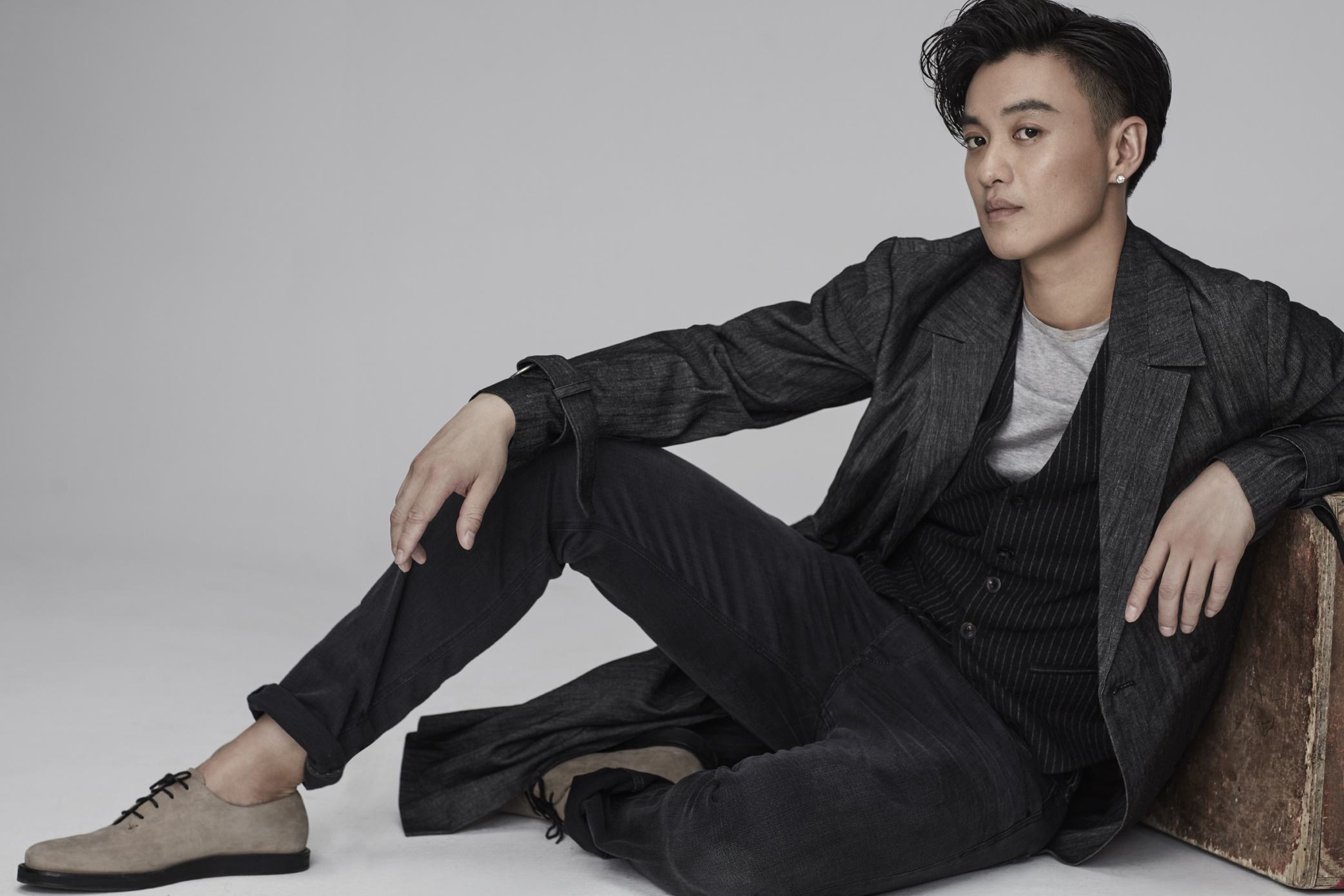 演员周一围搭档闫妮登春晚小品聚焦职场年轻人