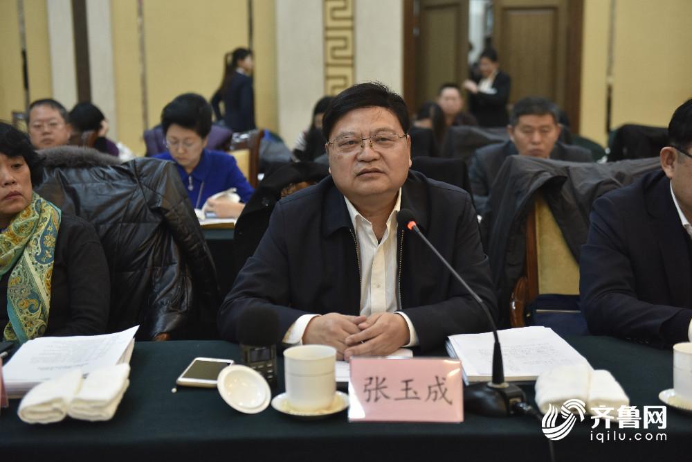 省人大常委会办公厅原巡视员张玉成在会议上发表讲话.