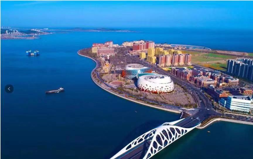 融创茂,融创乐园,大剧院,酒吧街,品牌酒店群,游艇会,学校,医院等总