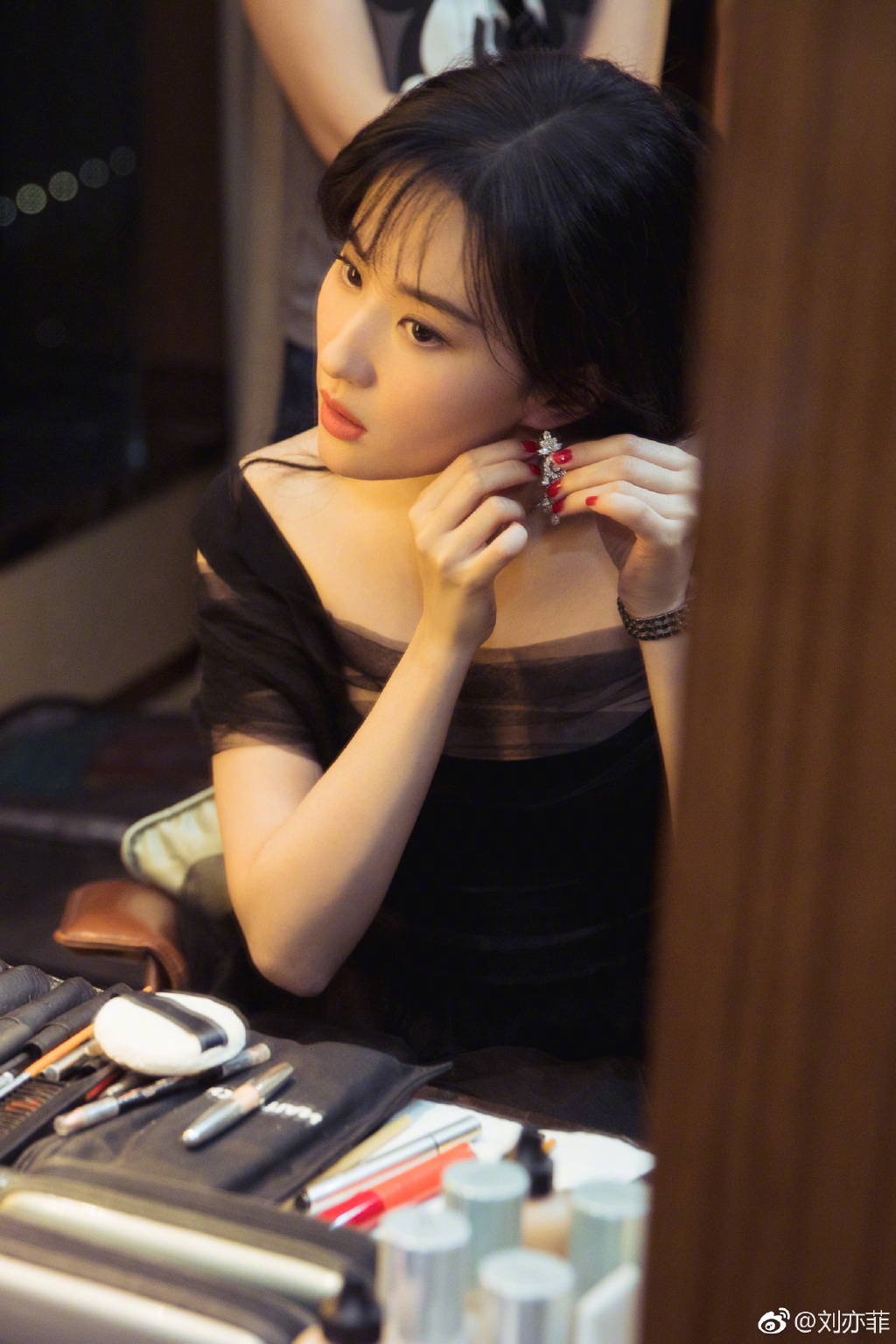 真仙刘亦菲剪空气刘海侧颜杀展盛世美颜