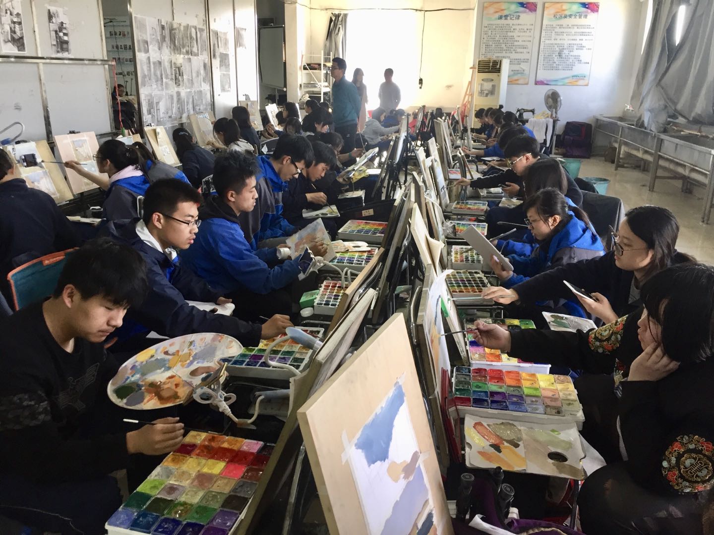 青岛十七中继续刷新八大美院上榜纪录2019届学生美术习作展4月25日起