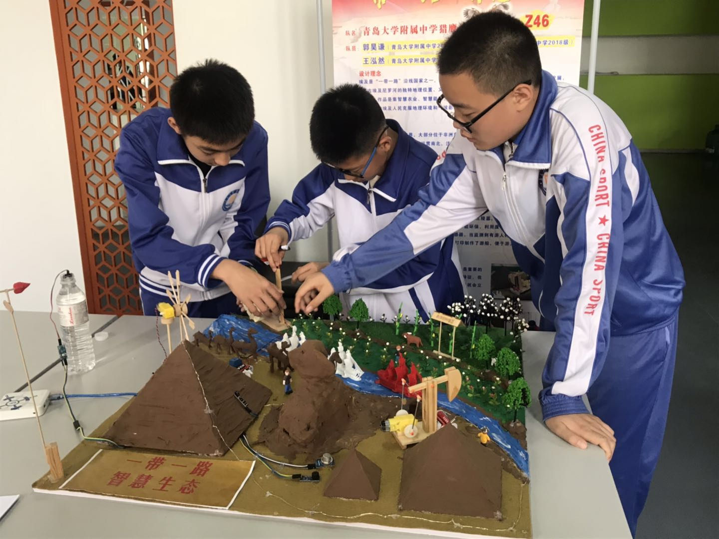 青岛举办第四届中小学创客大赛 千名小创客比拼创意