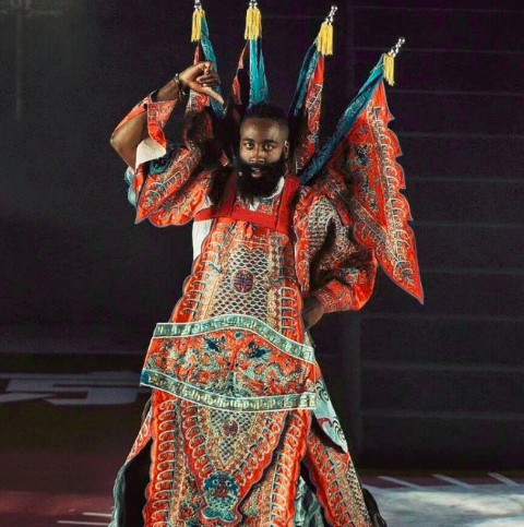 哈登中国行玩票演京剧与老大哥姚明吃饭聊天