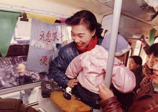 提及李素丽,相信很多人都不陌生,作为北京市公交行业的一名普通售票员