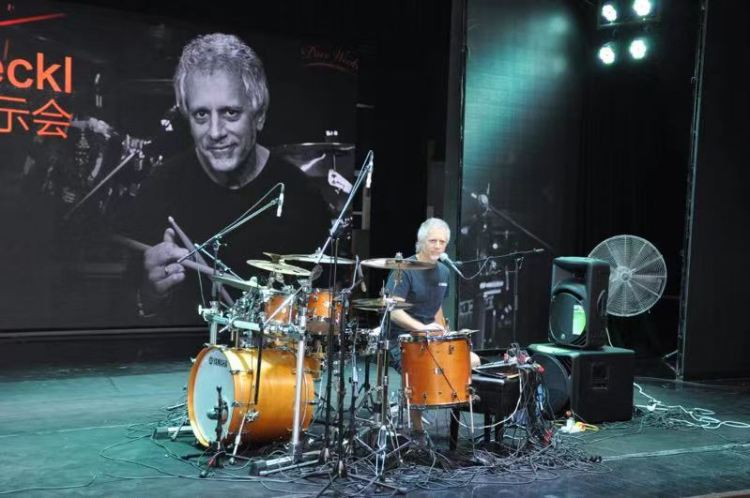 最值得鼓手期待的当代鼓神daveweckl来青岛演出