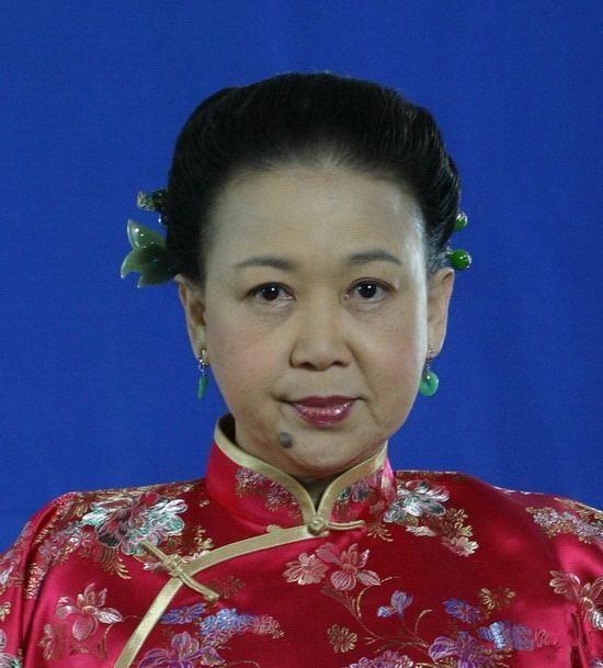 周星驰"御用丑角"朱咪咪现身 65岁消瘦惹人怜