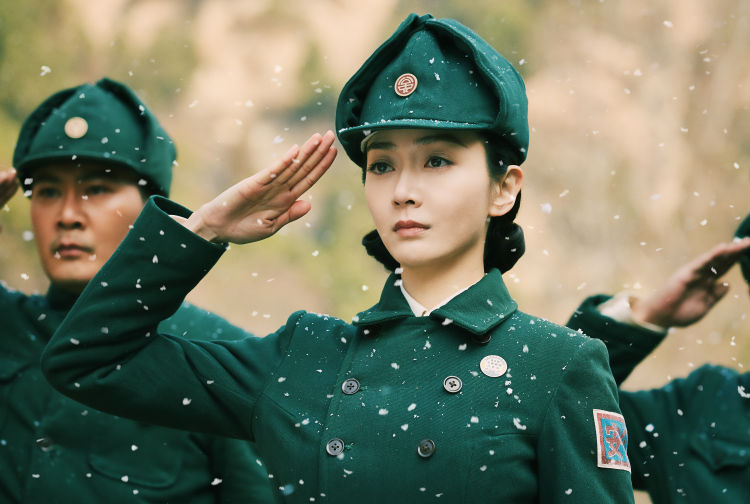 凭"眼"技演绎"高智高知"女公安!《光荣时代》热播 潘之琳谈突破