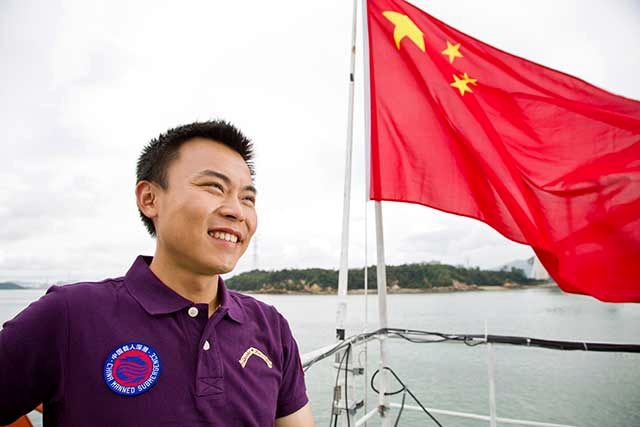 全省道德模范唐嘉陵投身祖国深潜事业驾驭蛟龙号继续走向深海