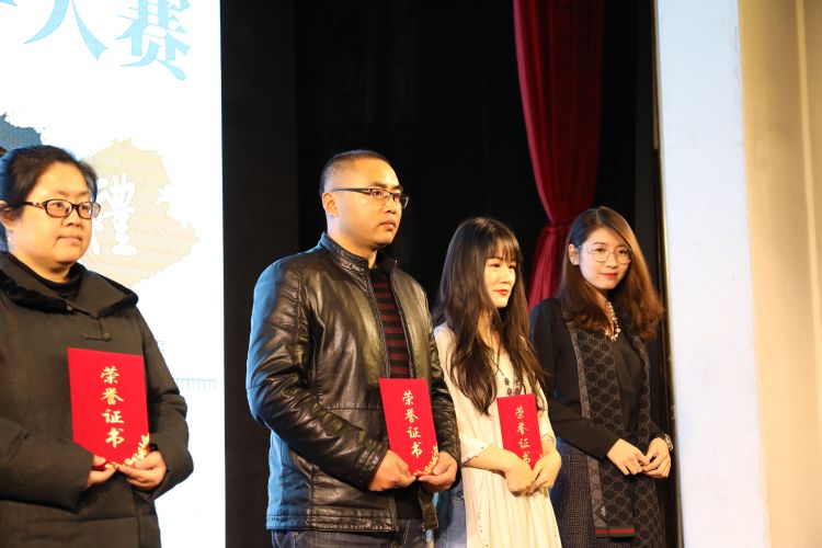 网络小说不仅是甜宠虐八月长安现身青岛网络大赛接受专访