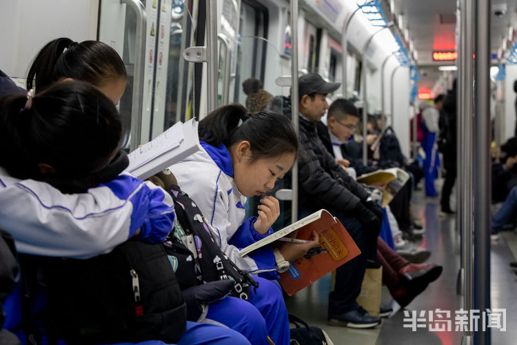 早班地铁里的学习时光